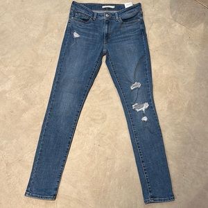 levi’s blue ripped skinny jean